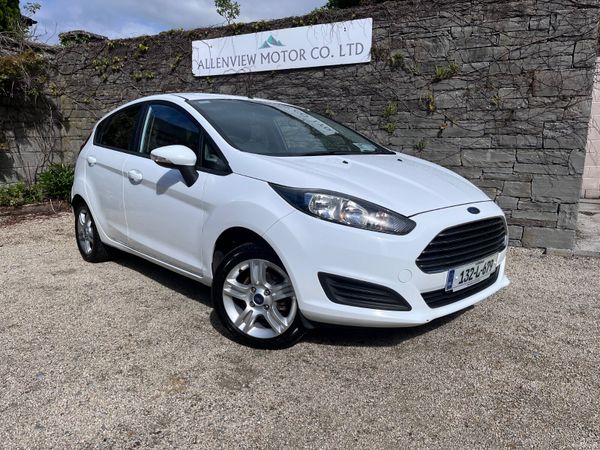 Ford Fiesta Hatchback, Petrol, 2013, White