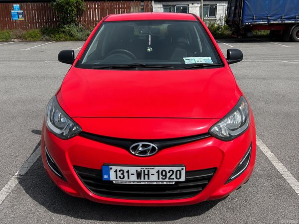 Hyundai i20 Hatchback, Petrol, 2013, Red