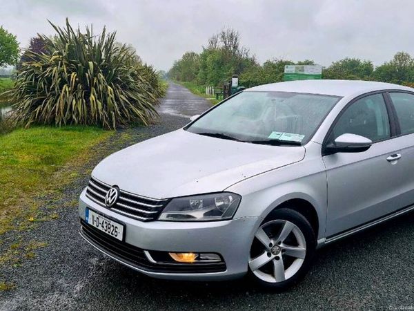 Volkswagen Passat Saloon, Diesel, 2011, Silver