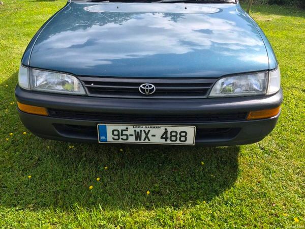 Toyota Corolla Saloon, Petrol, 1995, Green