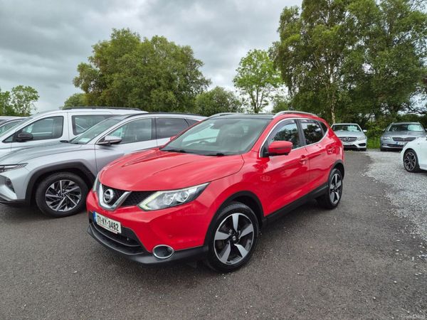 Nissan Qashqai Hatchback, Diesel, 2017, Red