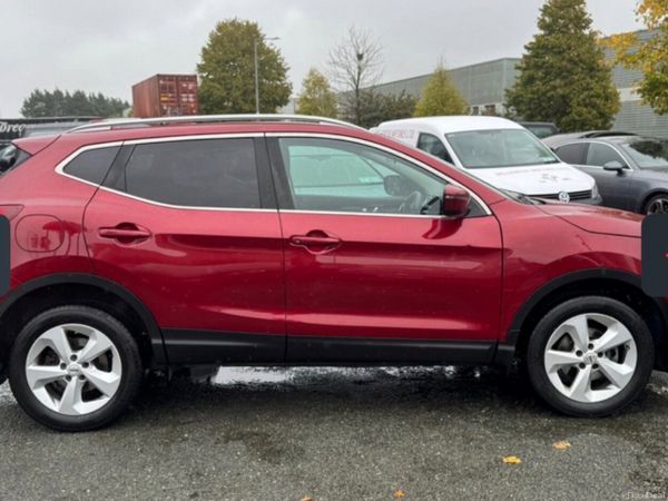 Nissan Qashqai MPV, Diesel, 2019, Red