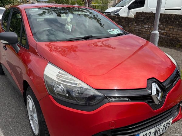 Renault Clio Hatchback, Petrol, 2013, Red