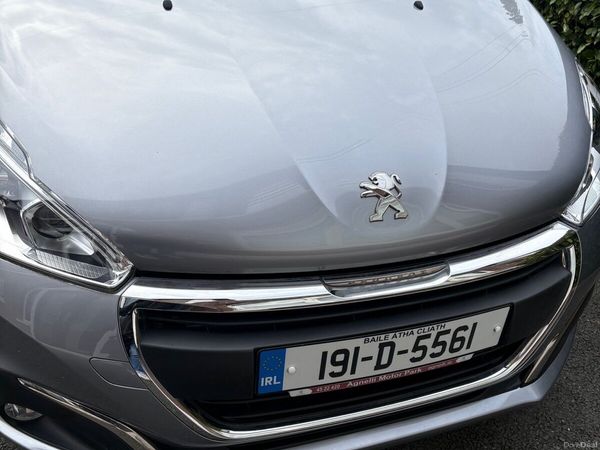 Peugeot 208 Hatchback, Petrol, 2019, Grey