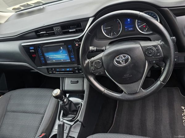 Toyota Corolla Saloon, Petrol, 2018, Grey