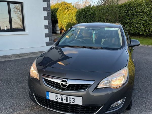 Opel Astra MPV, Petrol, 2012, Grey