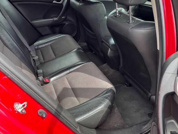 Honda Accord Saloon, Diesel, 2009, Red