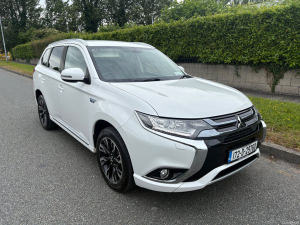 Mitsubishi Outlander SUV, Petrol Plug-in Hybrid, 2017, White