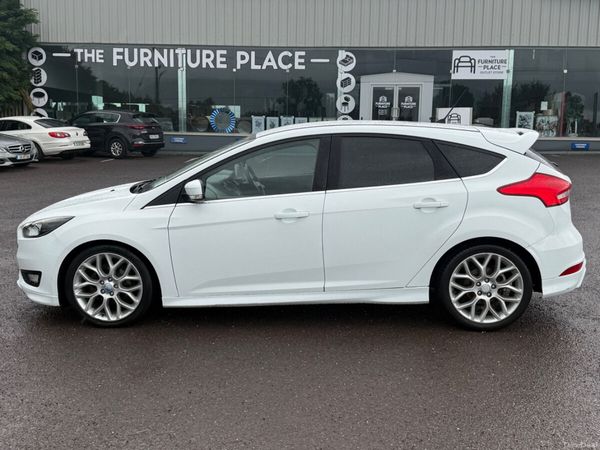 Ford Focus Hatchback, Petrol, 2015, White