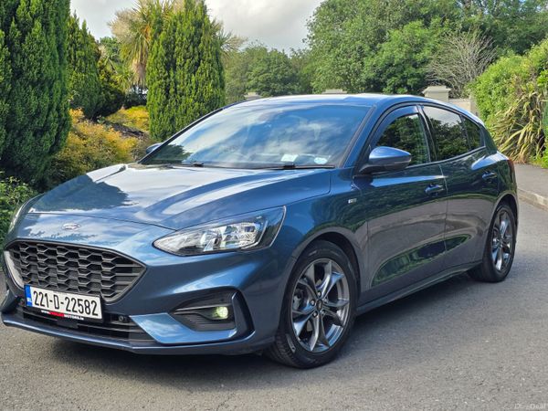 Ford Focus Hatchback, Petrol Hybrid, 2022, Blue