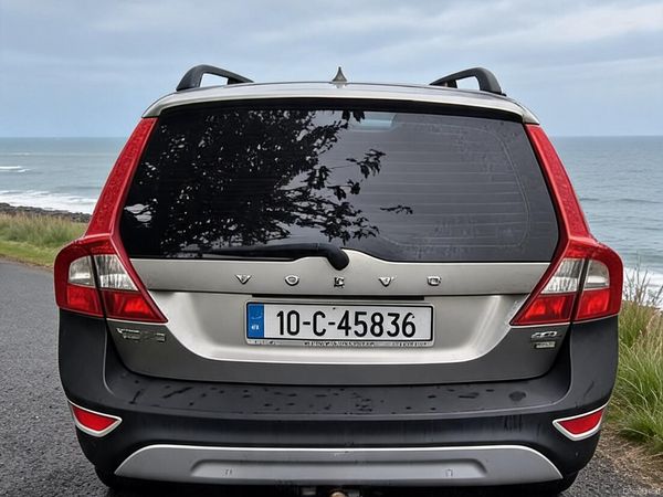 Volvo XC70 Estate, Diesel, 2010, Gold