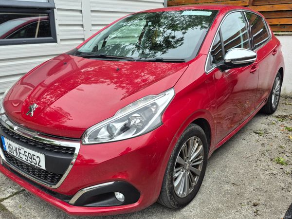 Peugeot 208 Hatchback, Petrol, 2016, Red