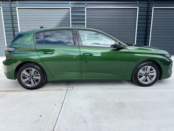 Peugeot 308 Hatchback, Petrol, 2023, Green