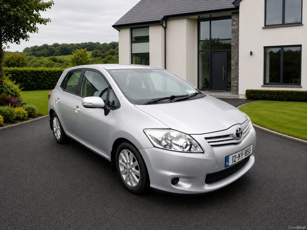 Toyota Auris Hatchback, Diesel, 2012, Silver