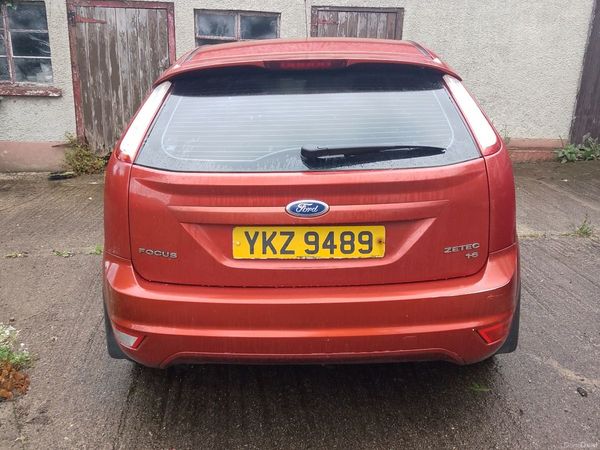 Ford Focus Hatchback, Petrol, 2009, Red