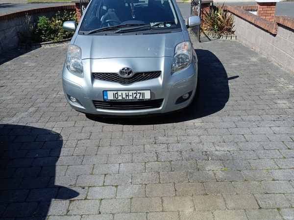 Toyota Yaris Hatchback, Petrol, 2010, Silver