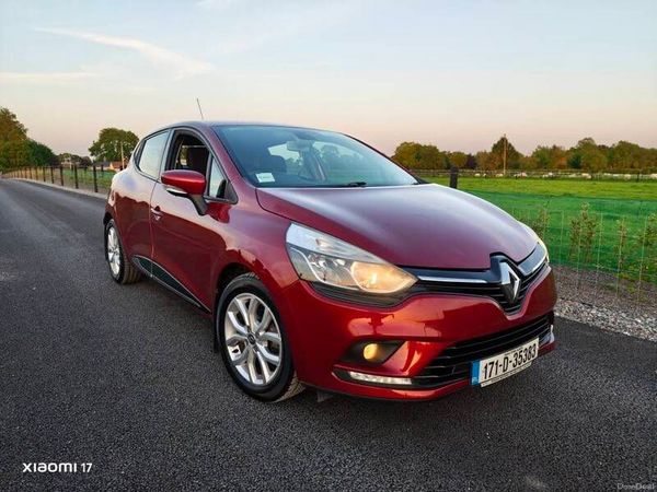 Renault Clio Hatchback, Petrol, 2017, Red