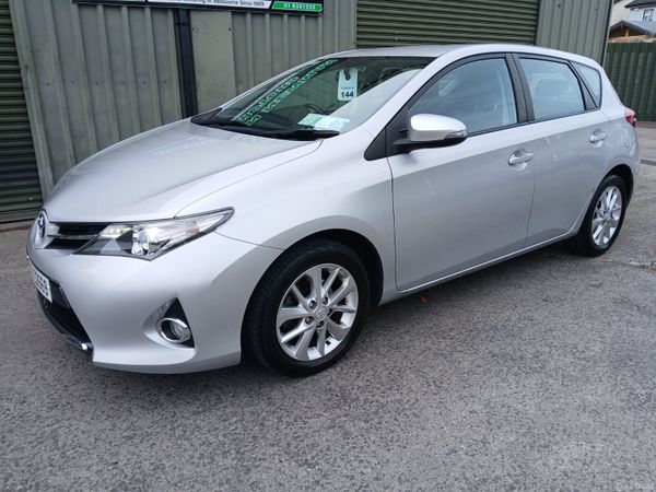Toyota Auris Hatchback, Petrol, 2014, Silver