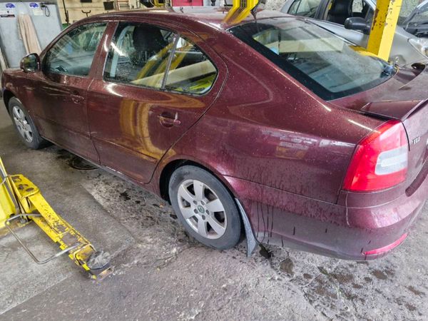 Skoda Octavia Saloon, Diesel, 2011, Red