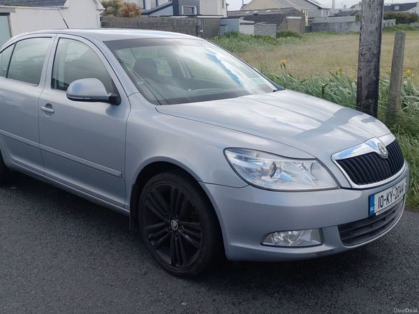 Skoda Octavia Saloon, Petrol, 2010, Blue