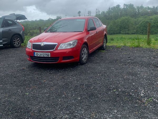 Skoda Octavia Hatchback, Diesel, 2010, Red