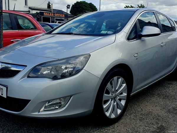 Vauxhall Astra Hatchback, Diesel, 2012, Silver