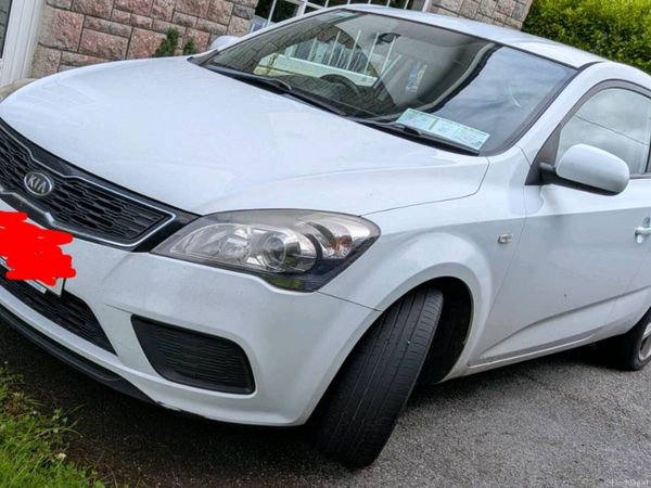 Kia Ceed Hatchback, Diesel, 2012, White