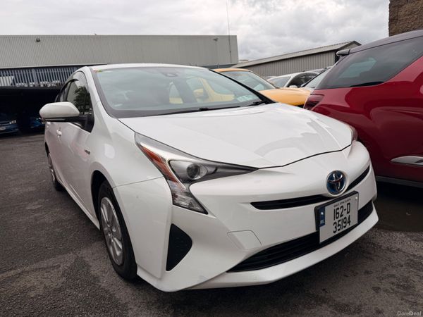 Toyota Prius Hatchback, Petrol Hybrid, 2016, White