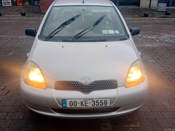Toyota Yaris Hatchback, Petrol, 2000, Silver