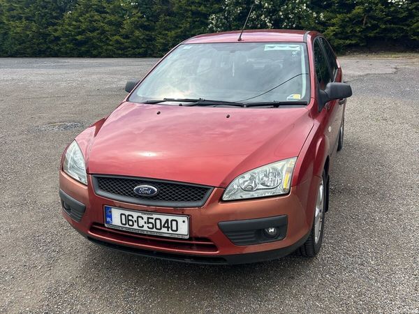 Ford Focus Hatchback, Petrol, 2006, Red