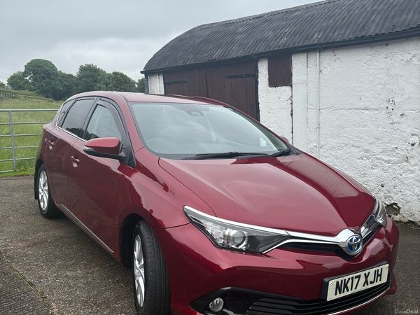 Toyota Auris Hatchback, Diesel, 2017, Red