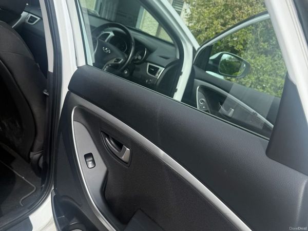 Hyundai i30 Hatchback, Petrol, 2015, White