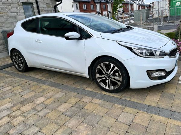 Kia Ceed Hatchback, Diesel, 2014, White
