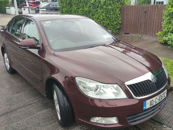 Skoda Octavia Hatchback, Petrol, 2010, Red