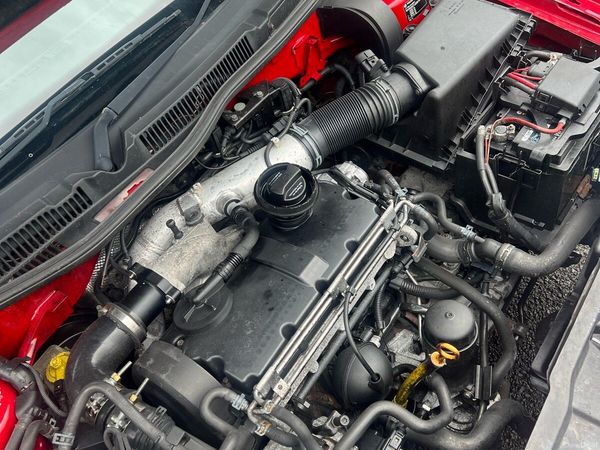 Volkswagen Golf Hatchback, Diesel, 2002, Red