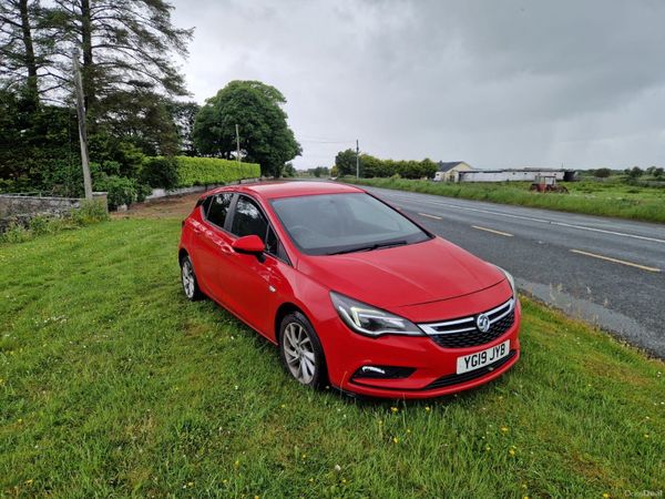 Vauxhall Astra Hatchback, Diesel, 2019, Red