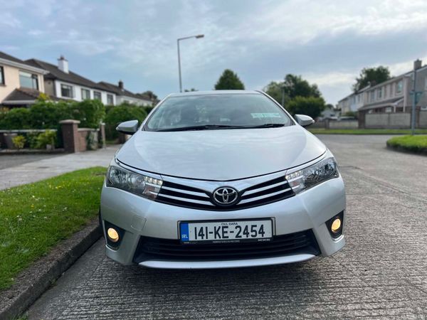 Toyota Corolla Saloon, Diesel, 2014, Silver