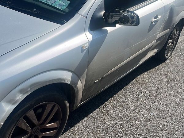 Opel Astra Hatchback, Petrol, 2007, Silver