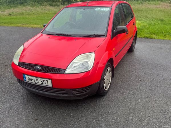 Ford Fiesta Hatchback, Petrol, 2004, Red