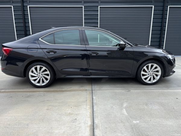 Skoda Octavia Saloon, Petrol Hybrid, 2024, Black