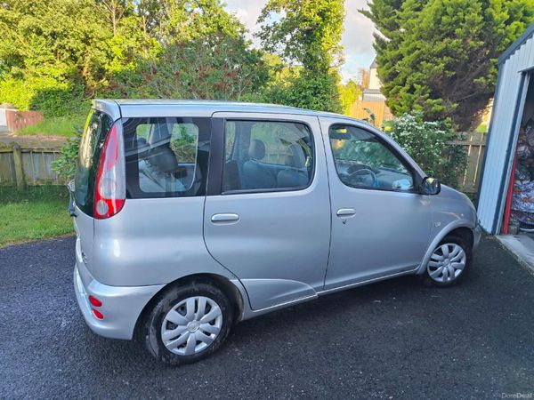 Toyota Yaris Hatchback, Petrol, 2001, Silver
