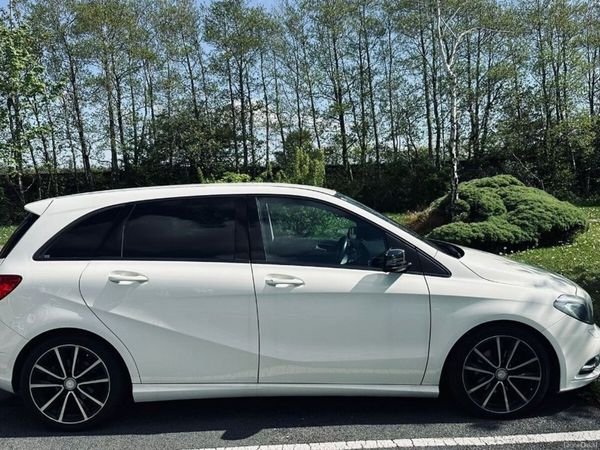 Mercedes-Benz B-Class MPV, Petrol, 2014, White