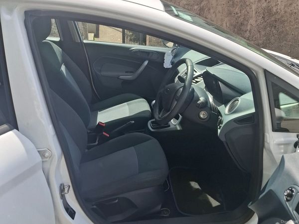 Ford Fiesta Hatchback, Petrol, 2011, White