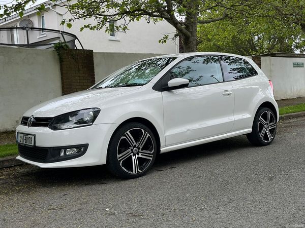 Volkswagen Polo Hatchback, Petrol, 2012, White