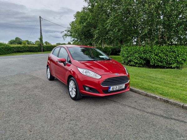 Ford Fiesta Hatchback, Petrol, 2016, Red