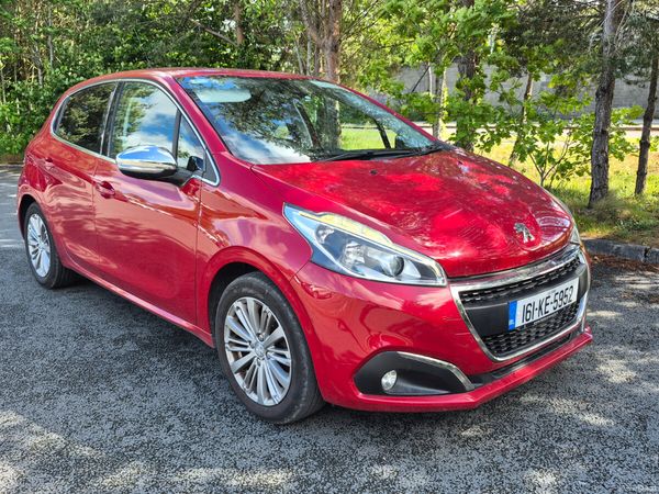 Peugeot 208 Hatchback, Petrol, 2016, Red
