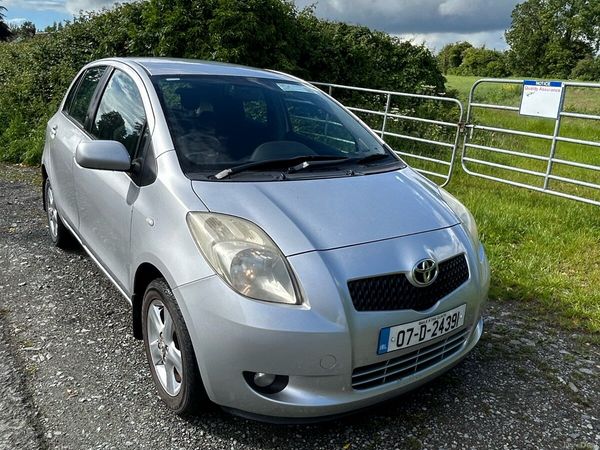 Toyota Yaris Hatchback, Petrol, 2007, Silver