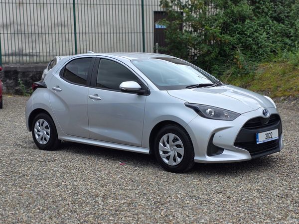 Toyota Yaris Hatchback, Petrol Hybrid, 2022, Silver