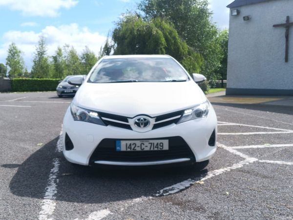 Toyota Auris Hatchback, Diesel, 2014, White
