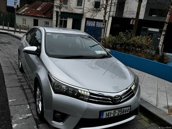 Toyota Corolla Saloon, Petrol, 2014, Silver